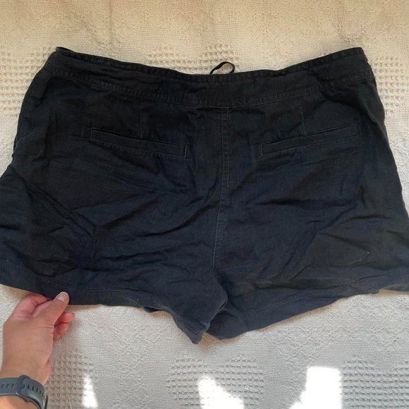 Ann Taylor LOFT black 100% linen shorts - Picture 2 of 3